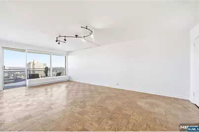 2077 Center Avenue 20F #20F, Fort Lee, NJ 07024 - Photo 3