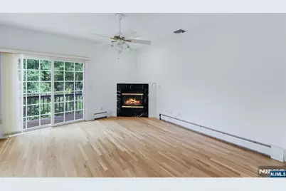 156 Stonegate Trail 156 #156, Cresskill, NJ 07626 - Photo 5