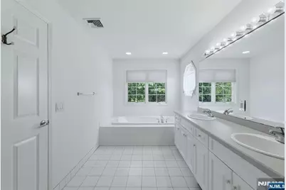 156 Stonegate Trail 156 #156, Cresskill, NJ 07626 - Photo 13