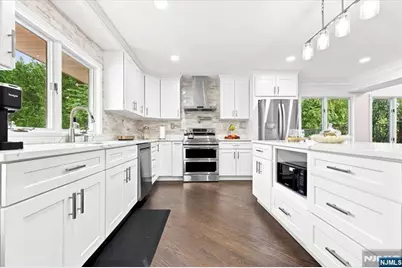 19 Hillside Road, Manalapan Township, NJ 07726 - Photo 9