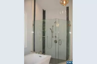 816 Jassamine Way, Fort Lee, NJ 07024 - Photo 11