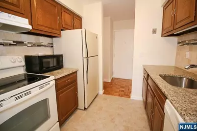 207 N Maple Avenue, Park Ridge, NJ 07656 - Photo 9