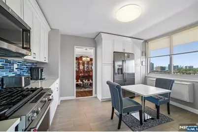 2150 Center Avenue 16G #16G, Fort Lee, NJ 07024 - Photo 9