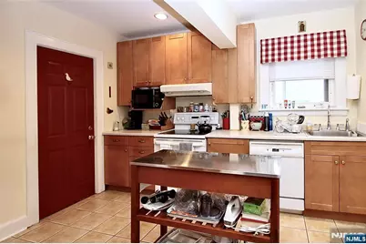 13-08 Ellis Avenue, Fair Lawn, NJ 07410 - Photo 9