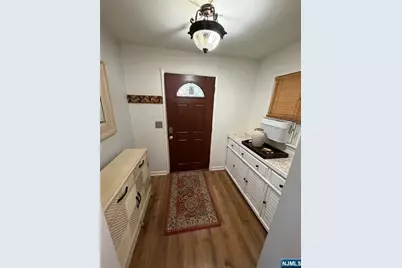 24 Roosevelt Avenue, Bergenfield, NJ 07621 - Photo 9