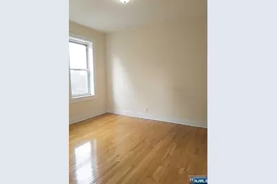 30 Harriet Avenue 5C #5C, Palisades Park, NJ 07650 - Photo 3