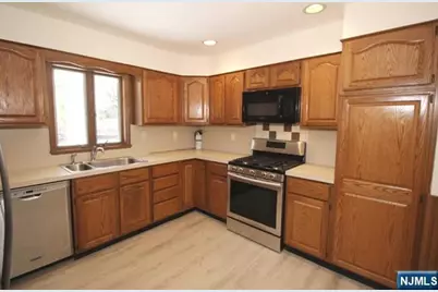 21 Waibel Drive, Allendale, NJ 07401 - Photo 11