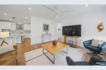 13 Whitney Avenue 402 #402, Morris Plains, NJ 07950 - Photo 11