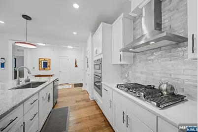 13 Whitney Avenue 402 #402, Morris Plains, NJ 07950 - Photo 9