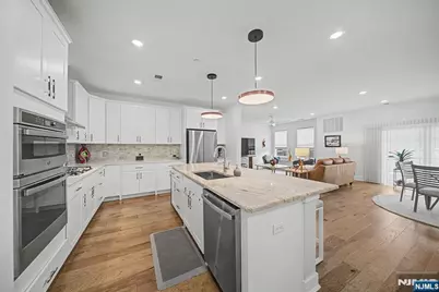 13 Whitney Avenue 402 #402, Morris Plains, NJ 07950 - Photo 5