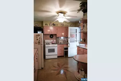 85 Strong, Wallington, NJ 07057 - Photo 7