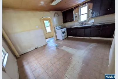 376 Myrtle Avenue, Irvington, NJ 07111 - Photo 3