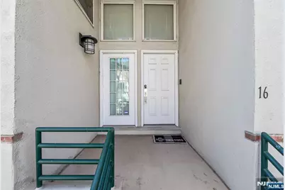 16 Grand Cove Way C16 #C16, Edgewater, NJ 07020 - Photo 3