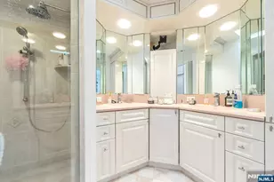 16 Grand Cove Way C16, Edgewater, NJ 07020 - Photo 15