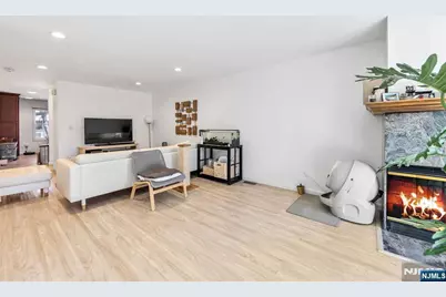 16 Grand Cove Way C16 #C16, Edgewater, NJ 07020 - Photo 7