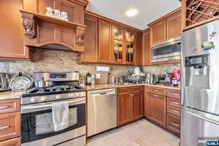 16 Grand Cove Way C16, Edgewater, NJ 07020 - Photo 11