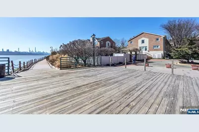 16 Grand Cove Way C16 #C16, Edgewater, NJ 07020 - Photo 23