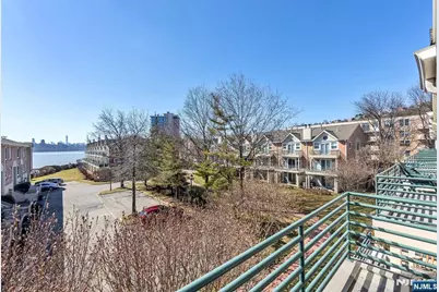 16 Grand Cove Way C16 #C16, Edgewater, NJ 07020 - Photo 9