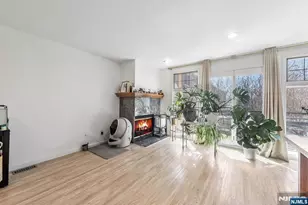 16 Grand Cove Way C16, Edgewater, NJ 07020 - Photo 5