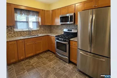 16 Jackson Avenue, South Hackensack Township, NJ 07606 - Photo 9