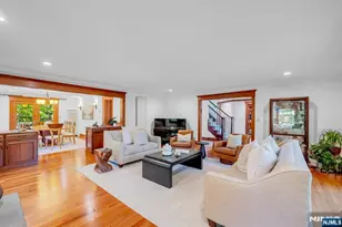 1 Aspen Ct, Mahwah, NJ 07430 - Photo 9