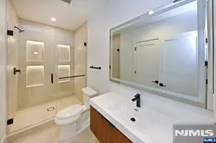 119 Arnot Pl, Paramus, NJ 07652 - Photo 17