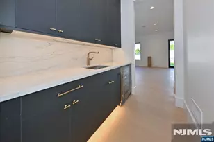 119 Arnot Pl, Paramus, NJ 07652 - Photo 11