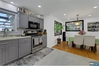 39-21 Knott Terrace, Fair Lawn, NJ 07410 - Photo 9