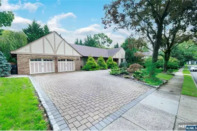 806 Stella Court, Paramus, NJ 07652 - Photo 3