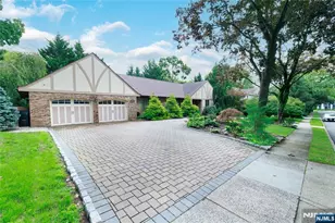 806 Stella Ct, Paramus, NJ 07652 - Photo 3