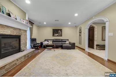 806 Stella Court, Paramus, NJ 07652 - Photo 7