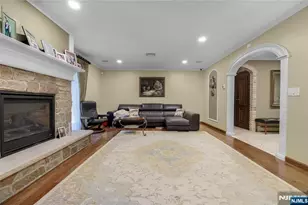 806 Stella Ct, Paramus, NJ 07652 - Photo 7