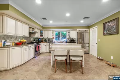806 Stella Court, Paramus, NJ 07652 - Photo 11