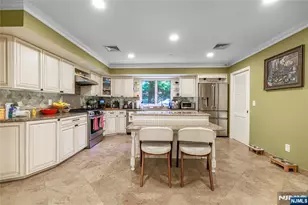 806 Stella Ct, Paramus, NJ 07652 - Photo 11