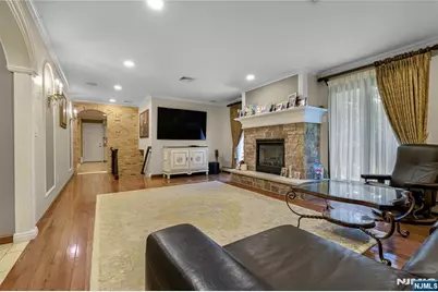 806 Stella Court, Paramus, NJ 07652 - Photo 9