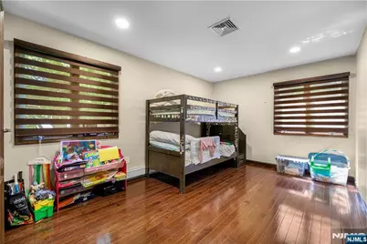 806 Stella Court, Paramus, NJ 07652 - Photo 15