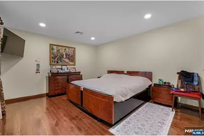 806 Stella Court, Paramus, NJ 07652 - Photo 13