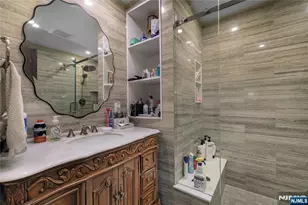 806 Stella Ct, Paramus, NJ 07652 - Photo 17