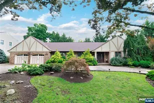 806 Stella Ct, Paramus, NJ 07652 - Photo 1