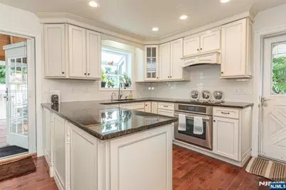 24 Filippone Way, Little Falls Township, NJ 07424 - Photo 7