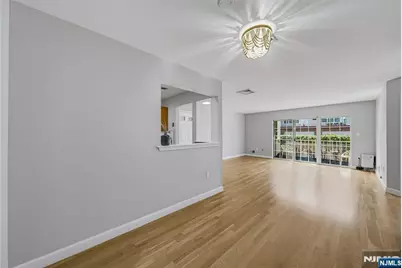 400 Crown Court 581 #581, Edgewater, NJ 07020 - Photo 9