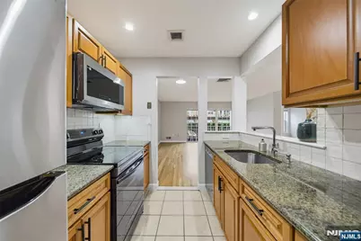 400 Crown Court 581 #581, Edgewater, NJ 07020 - Photo 7