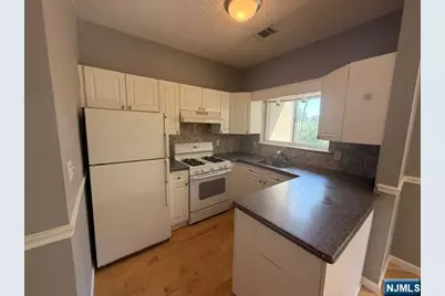 312 Brittany Drive, Wayne, NJ 07470 - Photo 9