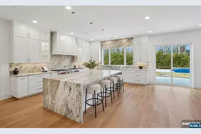 50 Roberts Road, Englewood Cliffs, NJ 07632 - Photo 17