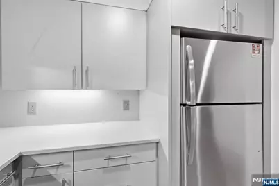 207 Shearwater Court 17 #17, Jersey City, NJ 07305 - Photo 3