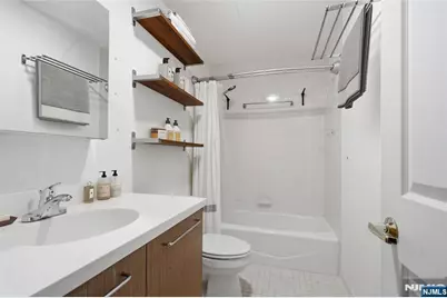 207 Shearwater Court 17 #17, Jersey City, NJ 07305 - Photo 33