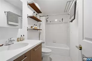 207 Shearwater Ct 17, Jersey City, NJ 07305 - Photo 33