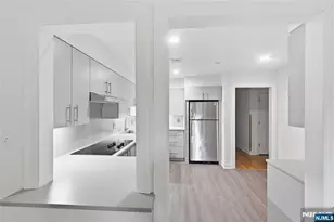 207 Shearwater Ct 17, Jersey City, NJ 07305 - Photo 5
