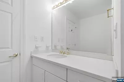 207 Shearwater Court 17 #17, Jersey City, NJ 07305 - Photo 23