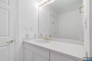 207 Shearwater Ct 17, Jersey City, NJ 07305 - Photo 23